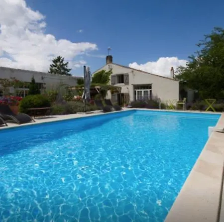 Maison Adorable, Avec Piscine, 15 Mn La Rochelle Sainte-Soulle